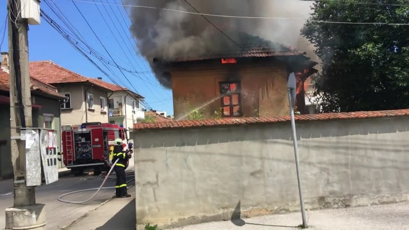Пожар избухна в къща в Монтанско съобщиха от областната дирекция