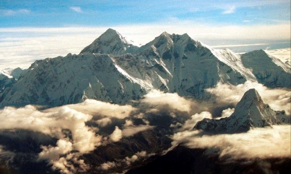 Най-малко осем алпинисти са загинали в планинския масив Гурджа в