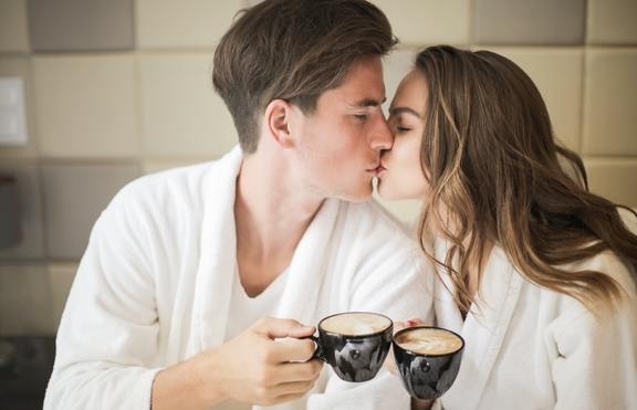 Сега трябва да стоим основно вкъщи да не общуваме с