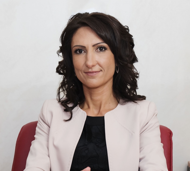 Нели Тодорова: Kлиентите на Fibank първи в България могат да си издадат анимирана виртуална карта
