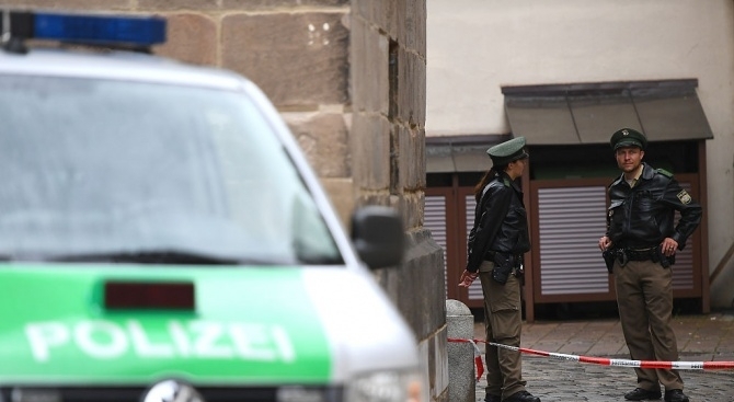 Стотици полицейски служители претърсиха 47 адреса в Германия във връзка
