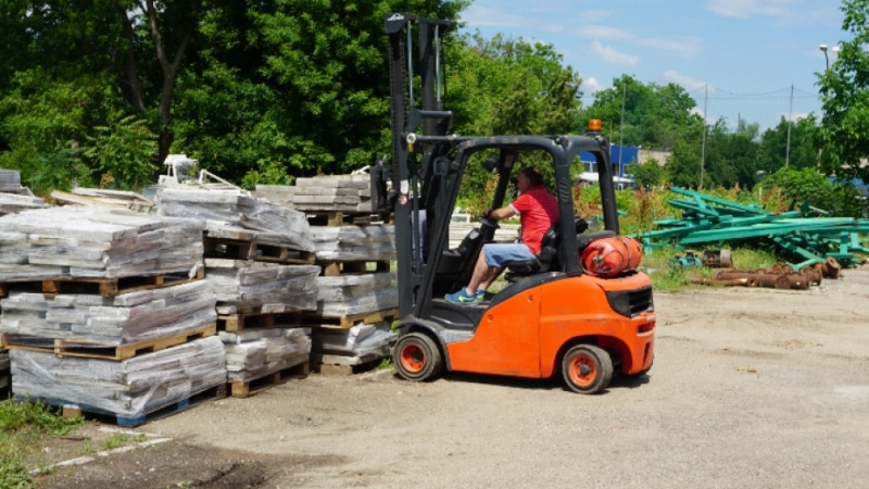 Мраморни плочи които са демонтирани от централната пешеходна зона на