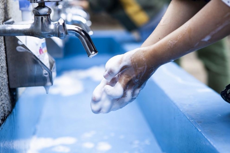 Сапунът и водата са ефективни убийци на коронавируса заради способността на сапуна