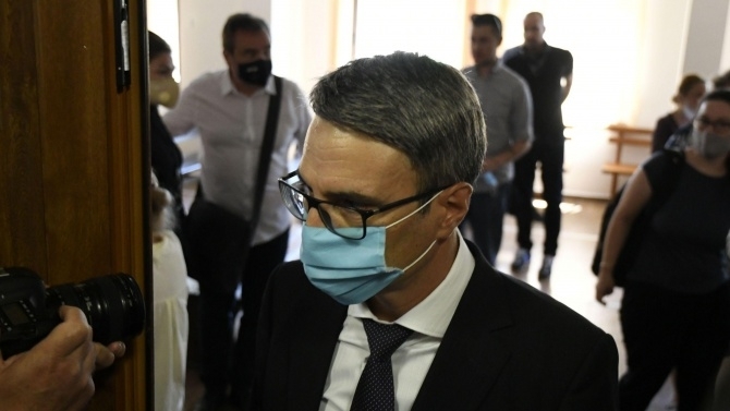 След внесено искане на Окръжна прокуратура Сливен съдът задържа