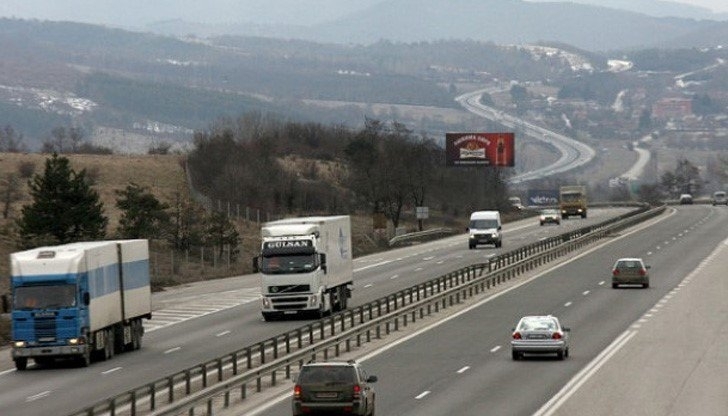 ОГРАНИЧЕНИЯ ЗА ТОВАРНИ АВТОМОБИЛИ Целогодишно за периода на официалните празници