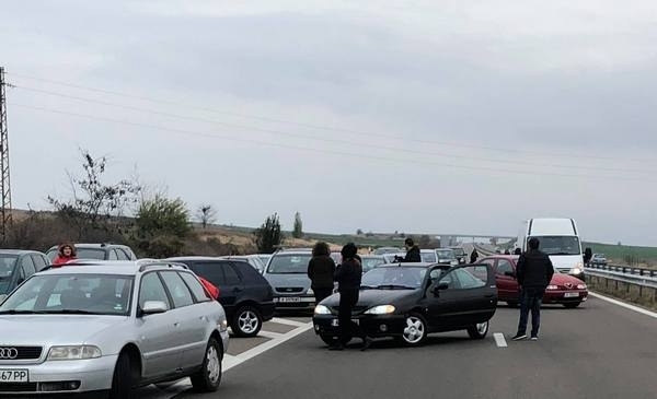 Протестиращи блокираха автомагистрала Хемус при пътен възел Белокопитово предаде Фокус