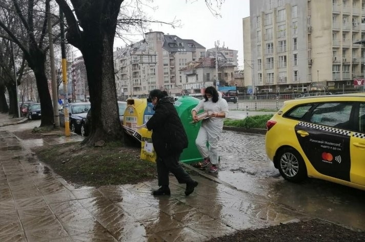 Десетки хиляди са карантинираните в цялата страна Някои от тях