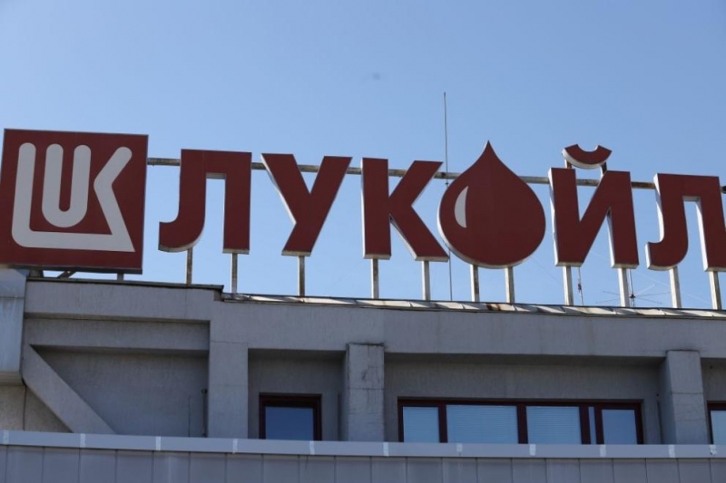 От днес в данъчните складове на Лукойл Нефтохим Бургас АД