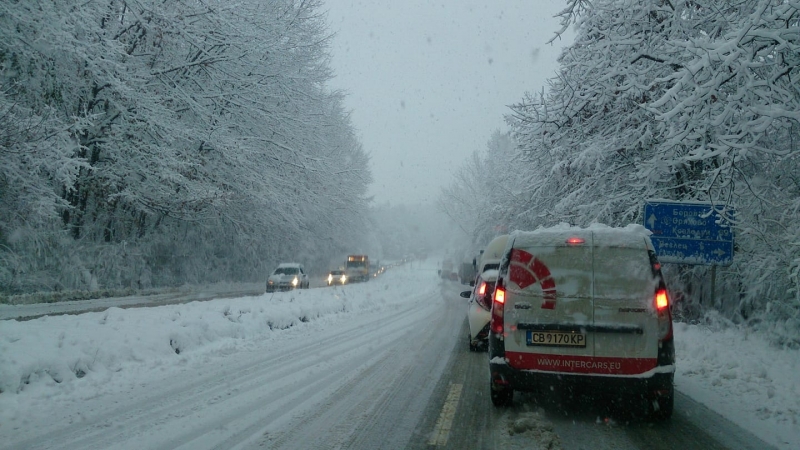 Тази сутрин Враца осъмна под снежна блокада Всички изходи и