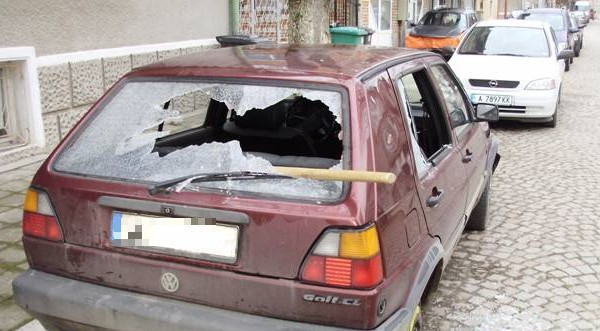 Полицията издирва бандити потрошили кола във Видинско научи BulNews Случилото се