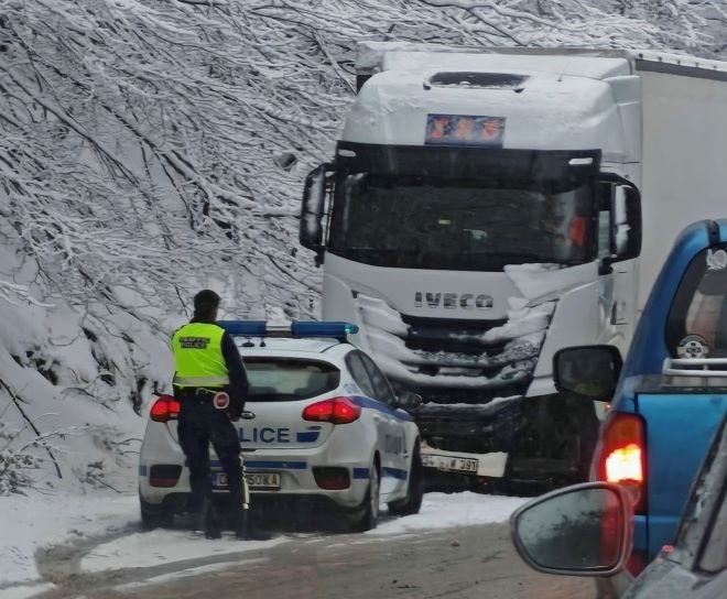 Катастрофа затруднява движението на Петрохан научи агенция BulNews Инцидентът е