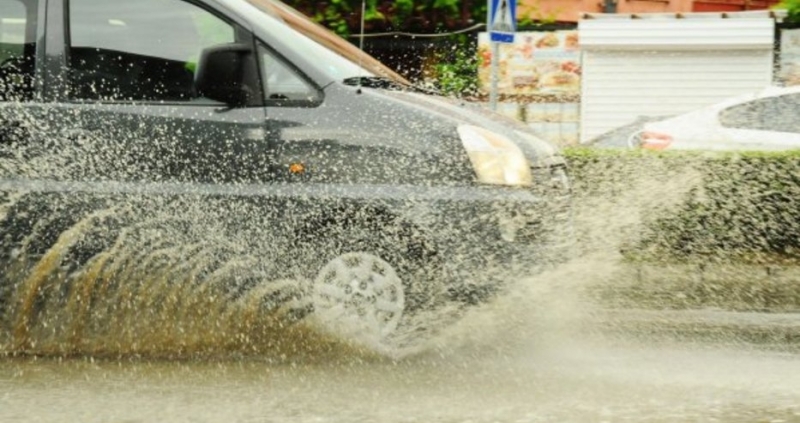 Пороите с гръмотевични бури продължават и през новата седмица Жълт