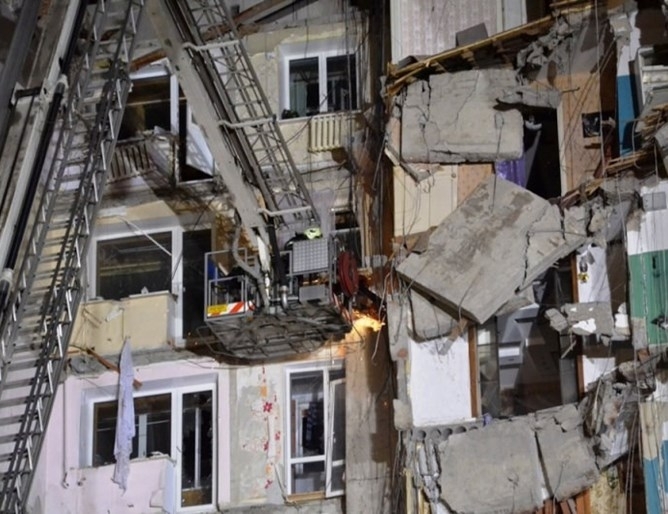 Броят на загиналите при срутването на част от жилищен блок