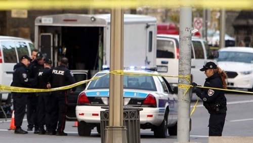 Близки на стрелеца който в неделя уби жена и момиче