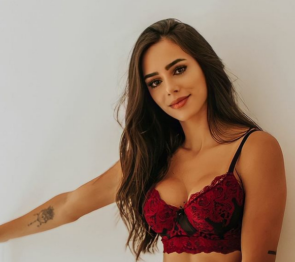 Звездата на Пари Сен Жермен Неймар скача от флирт във