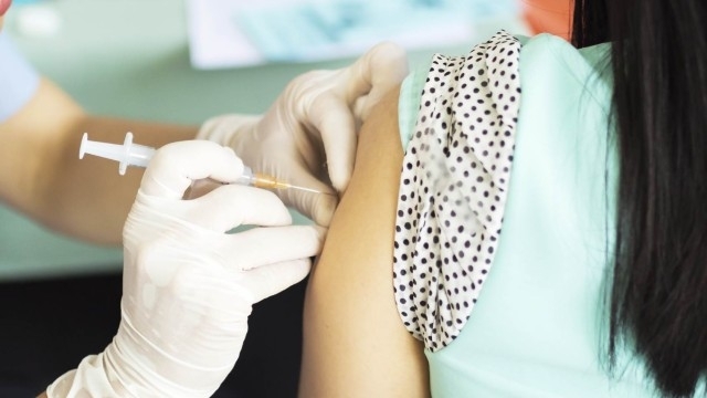 Учени започват изпитания върху хора на първата в историята ваксина