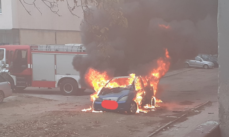 Кола изгоря като факла пред блок във Видин научи BulNews