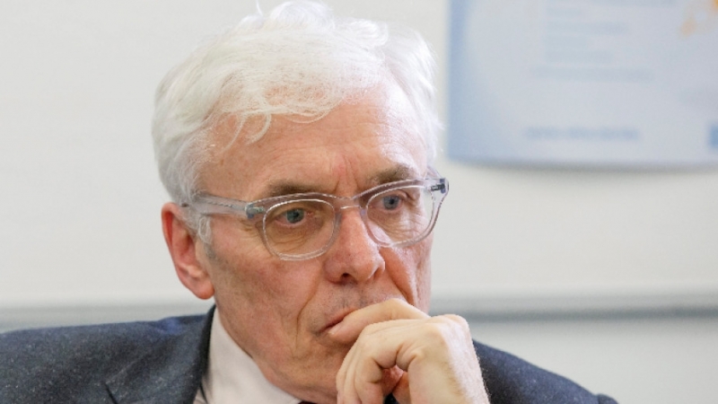 Виден британски професор предрече 40 000 жертви в Обединеното кралство