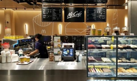 19 годишна мюсюлманка не беше обслужена в заведение за бързо хранене