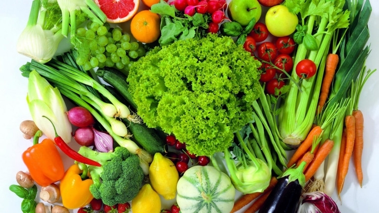 През летния сезон имаме голям набор от пресни зеленчуци, чрез