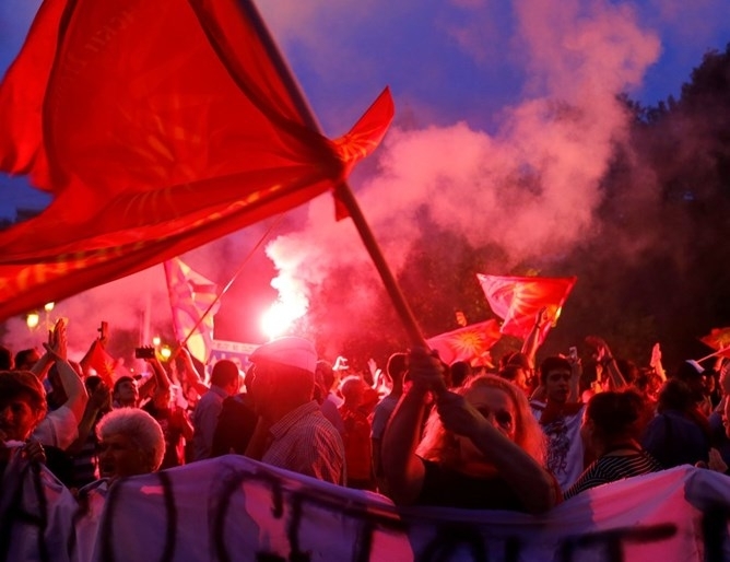 Около 2000 души протестираха в Скопие срещу обявеното споразумение между