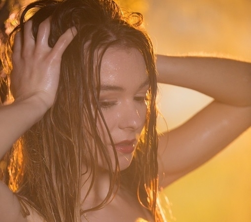 Роуз е цялата в устни практически създадени за повече интимни