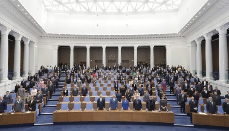 44-то Народно събрание от вчера официално е мъртво. 194 депутати