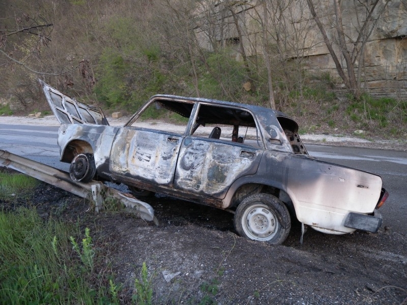 Лек автомобил Лада е изгоряла в движение съобщиха от областната