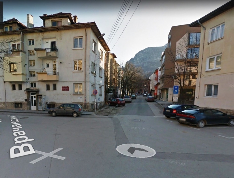 Във връзка с предстоящо асфалтиране от 28 април до 24