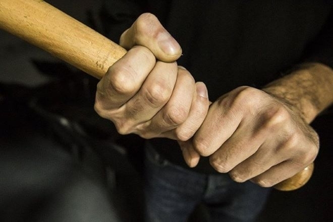 Този див Северозапад! Мъж преби с дървен кол друг заради паркомясто в Монтанско