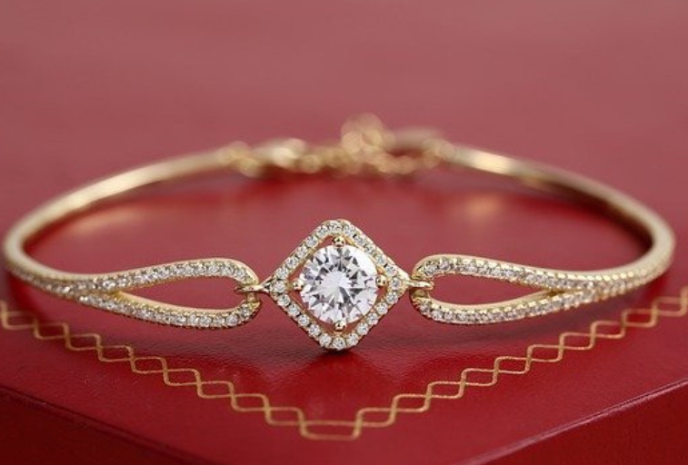 Бандит открадна златна гривна от къщата на жена в Лом