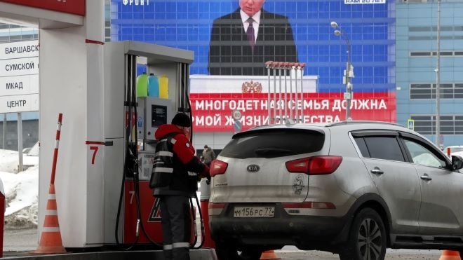 Русия печели милиарди от експорта на горива за Запада