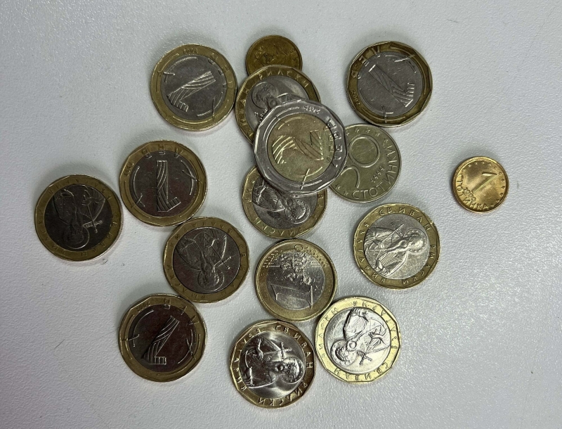 Мъж заплаши мездренчанин във Враца и му отмъкна 13 лева