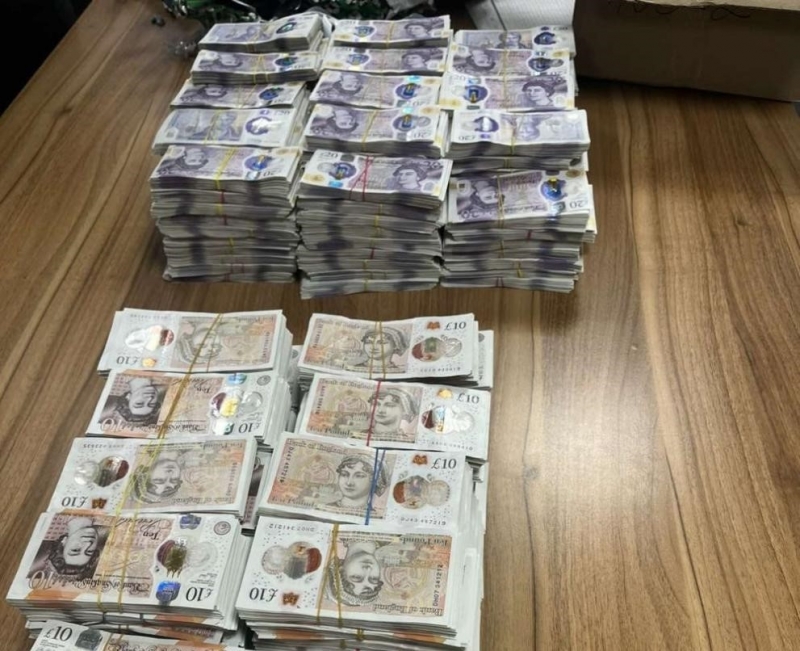 Митническите служители откриха недекларирана валута с левова равностойност 951 137