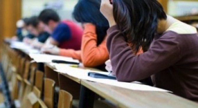 От днес до 16 март 2018 г учениците от ХII