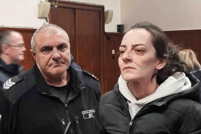 Вкарват в затвора за 2 години и 4 месеца полицайката