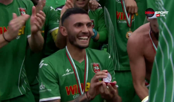 Особено емоционална бе вечерта на 19 май за играча на