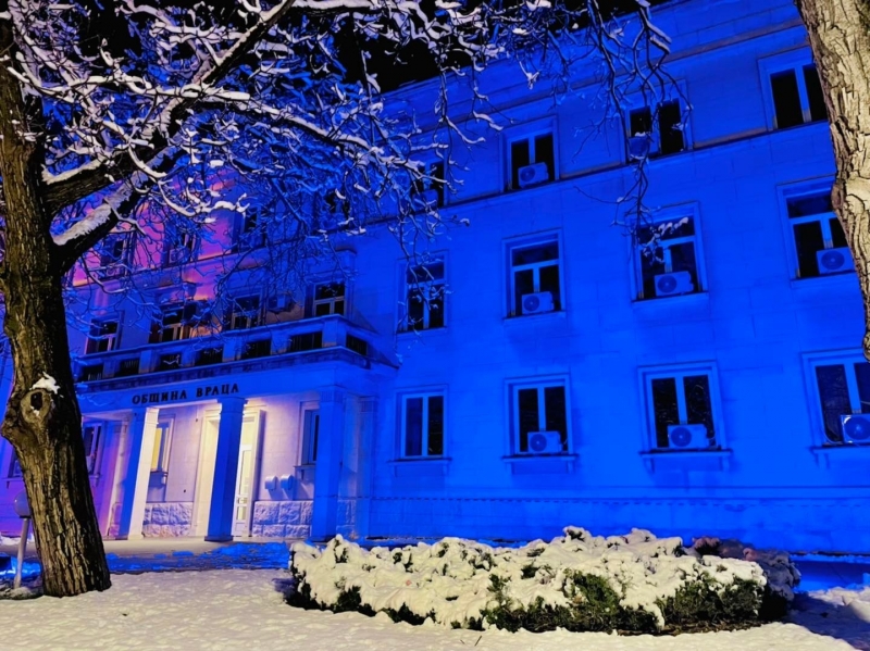 Сградата на местната администрация във Враца бе осветена в различни