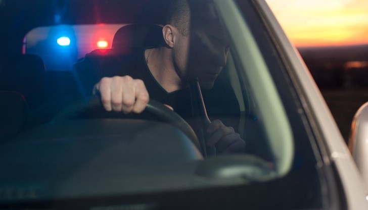 Младеж е спипан от полицията докато шофира под въздействието на