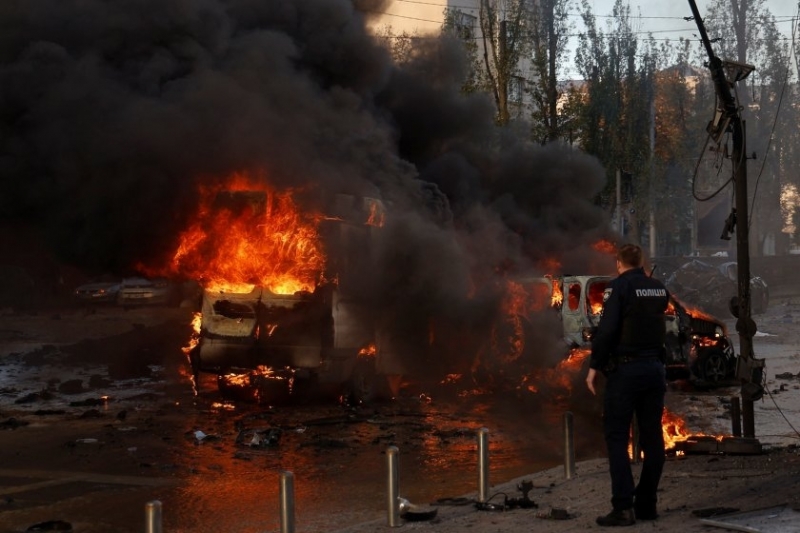 Кореспонденти на украинските медии съобщават, че звуците от експлозиите са