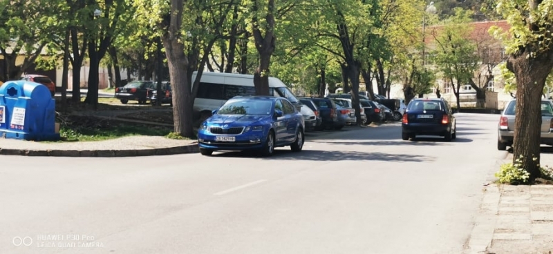 Жена паркира по нелеп начин колата си във Враца научи