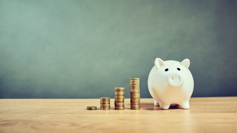 Броят на спестяващите българи расте, но парите им се топят от инфлация