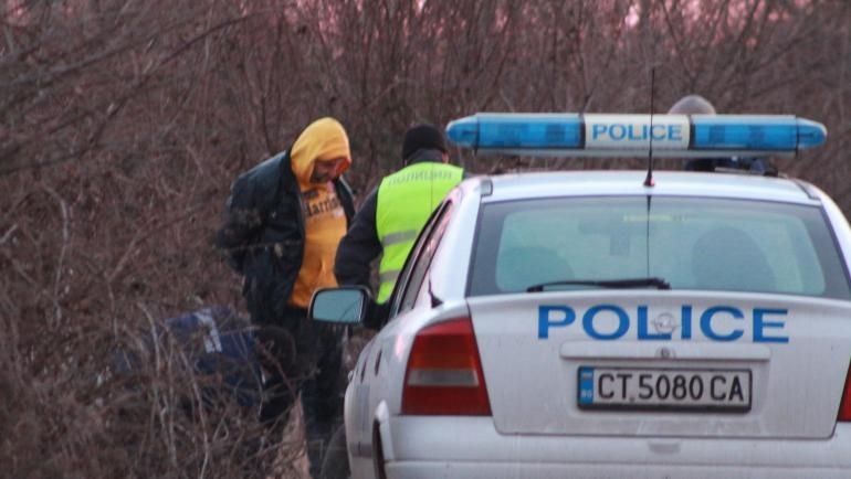Двама си спретнаха гонка с полицаи във Врачанско съобщиха от