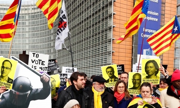 Петима каталунски сепаратистки лидери, задържани и съдени в Мадрид за