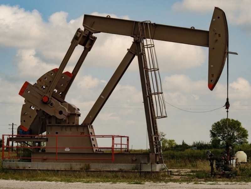 Цените на петрола спаднаха с около 3 на сто в днешната азиатска търговия