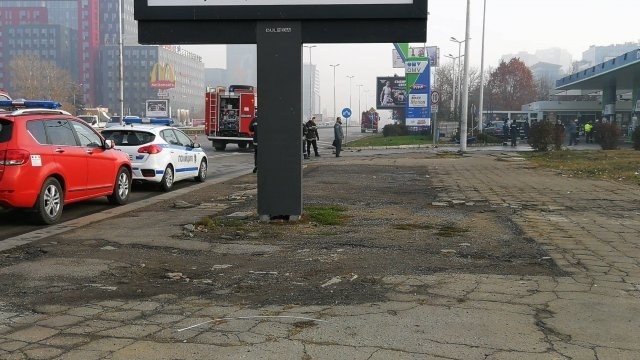 Лек автомобил се е ударил в колонка на бензиностанция OMV