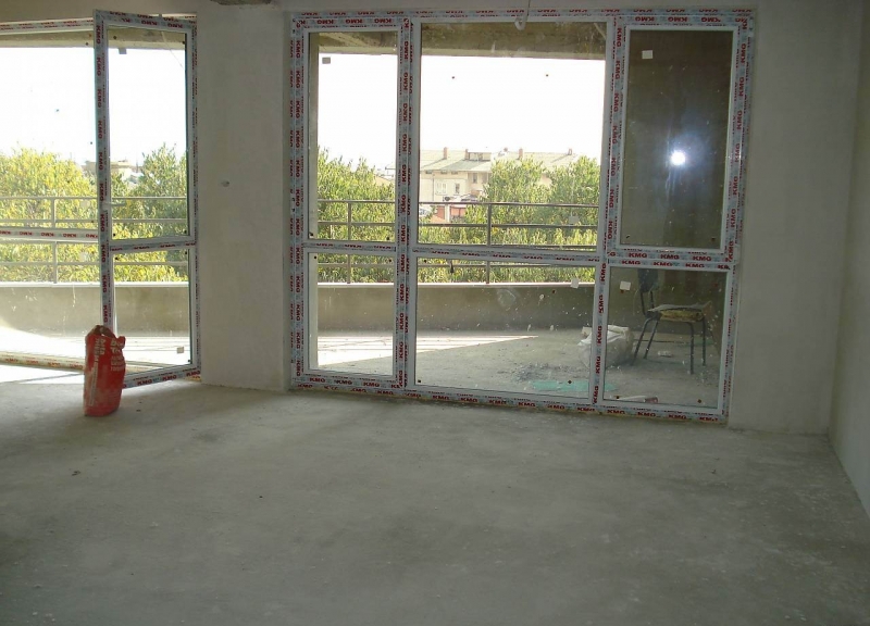 Частен съдебен изпълнител сложи на тезгяха два апартамента които са