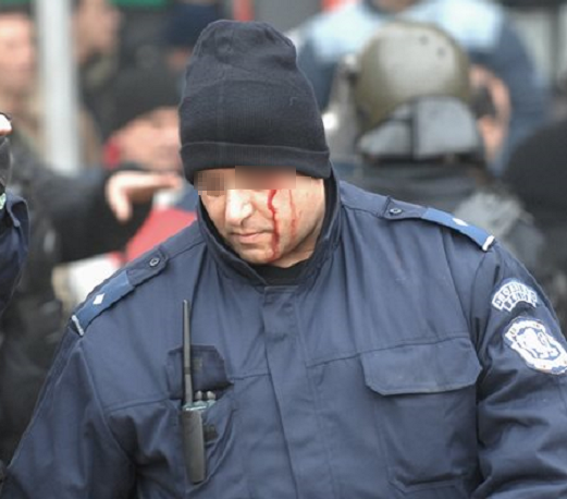 Задържаха трима бабаити нападнали и набили полицаи в Монтанско съобщиха