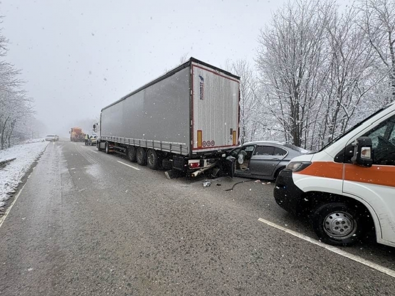 Има пострадал в една от редицата катастрофи вчера на Е