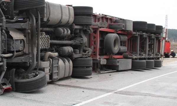 Затвориха магистрала Тракия в посока Бургас след като камион се